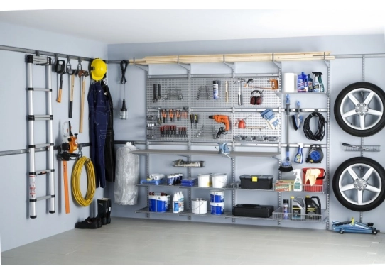 Werkplaats, berging of misschien een kleedruimte voor werknemers?